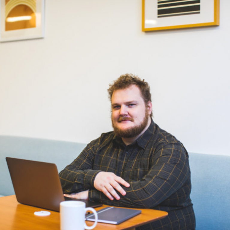 allgo-an-app-for-plus-size-people-Akaz9xK_f2M-unsplash